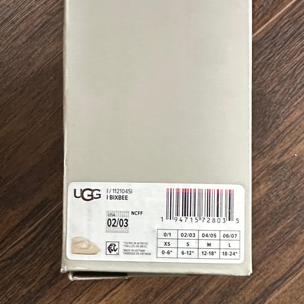 UGG baby Cream Fuzzy Slippers - Picture 2 of 5